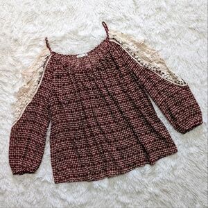 Soprano Maroon & Cream Crochet Trim Cold Shoulder Grid Top Size Small